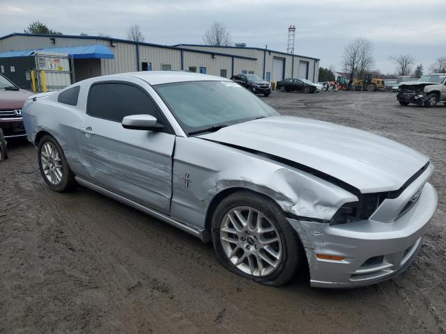 1ZVBP8AMXE5270946 - 2014 FORD MUSTANG SILVER photo 4