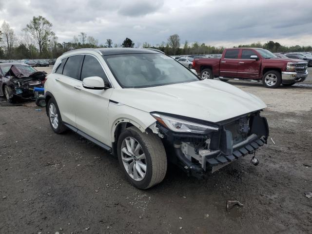 3PCAJ5M30KF122591 - 2019 INFINITI QX50 ESSENTIAL WHITE photo 4