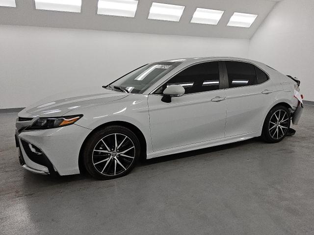 4T1G11AKXPU141111 - 2023 TOYOTA CAMRY SE NIGHT SHADE WHITE photo 1
