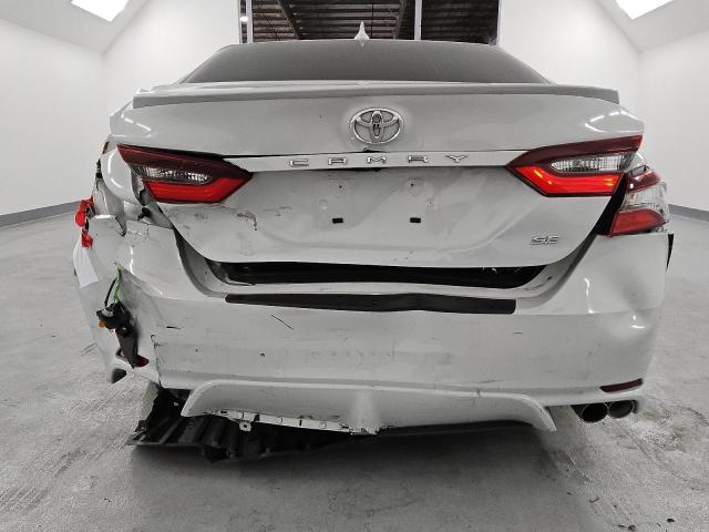 4T1G11AKXPU141111 - 2023 TOYOTA CAMRY SE NIGHT SHADE WHITE photo 6