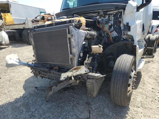 3AKJHHDR6JSJJ0178 - 2018 FREIGHTLINER CASCADIA 1 Սպիտակ լուսանկար 10