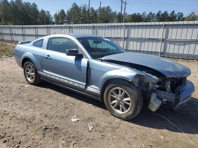 1ZVFT80N855139943 - 2005 FORD MUSTANG BLUE photo 4