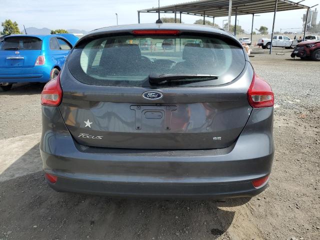 1FADP3K20JL201237 - 2018 FORD FOCUS SE GRAY photo 6