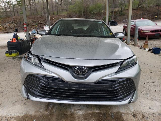 4T1C11AKXLU354116 - 2020 TOYOTA CAMRY LE GRAY photo 5