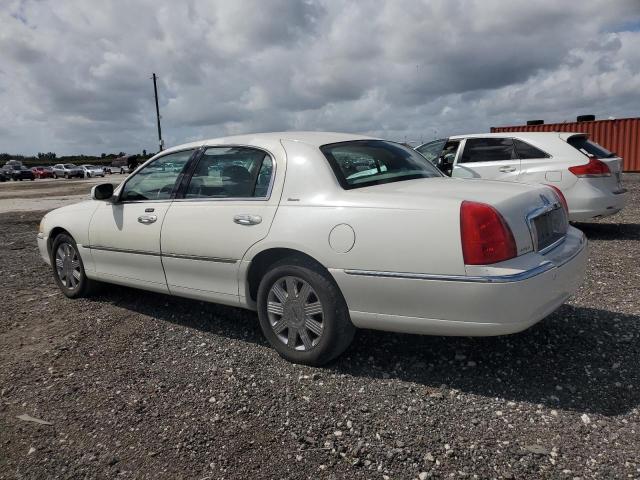 1LNHM83WX4Y687089 - 2004 LINCOLN TOWN CAR ULTIMATE WHITE photo 2