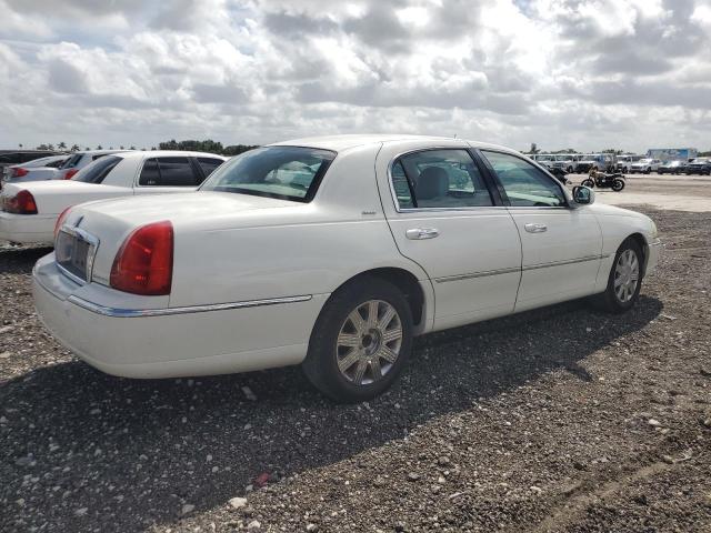 1LNHM83WX4Y687089 - 2004 LINCOLN TOWN CAR ULTIMATE WHITE photo 3