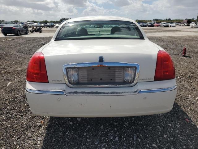 1LNHM83WX4Y687089 - 2004 LINCOLN TOWN CAR ULTIMATE WHITE photo 6