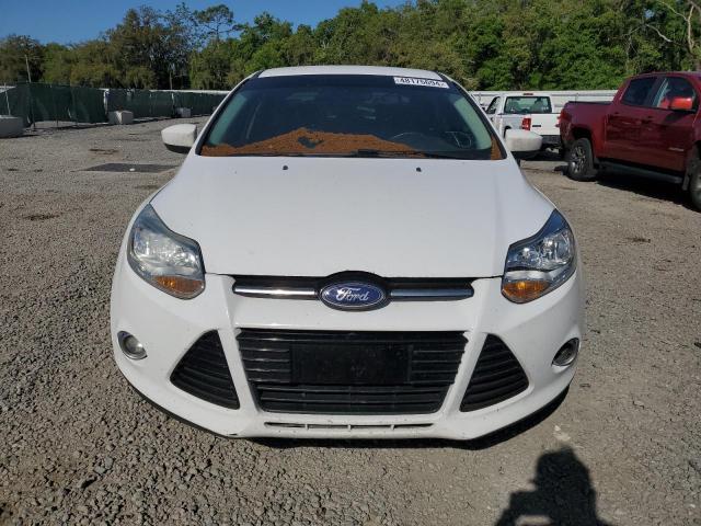 1FAHP3F22CL462643 - 2012 FORD FOCUS SE WHITE photo 5