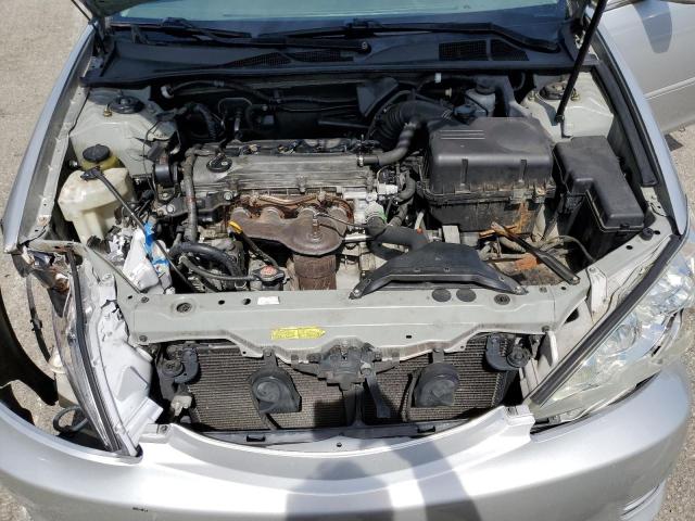 4T1BE32K55U389465 - 2005 TOYOTA CAMRY LE SILVER photo 11