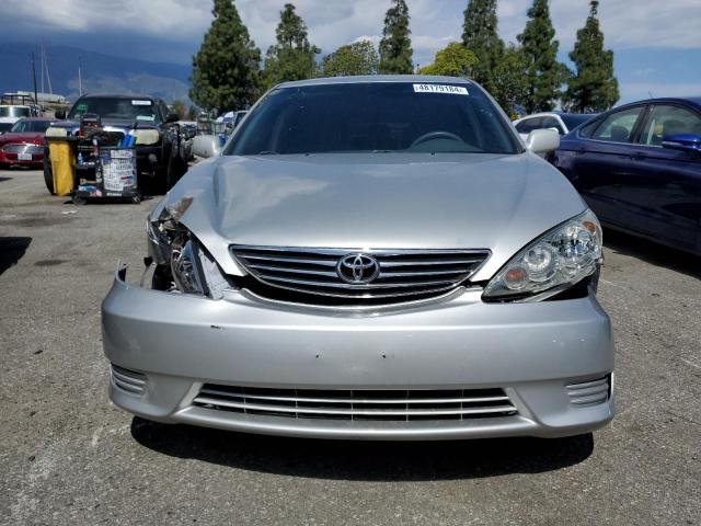 4T1BE32K55U389465 - 2005 TOYOTA CAMRY LE SILVER photo 5