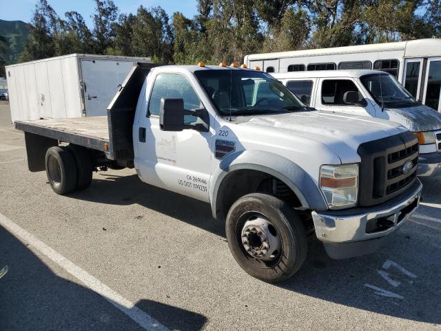 1FDAF56R78EC93993 - 2008 FORD F550 SUPER DUTY WHITE photo 4