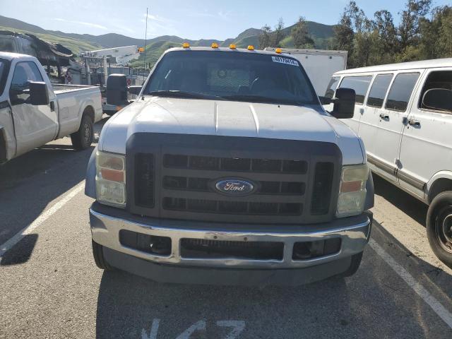 1FDAF56R78EC93993 - 2008 FORD F550 SUPER DUTY WHITE photo 5