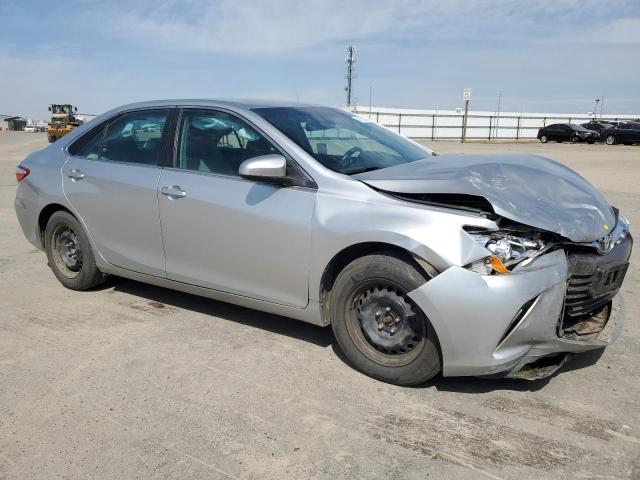 4T1BF1FK5FU085131 - 2015 TOYOTA CAMRY LE SILVER photo 4