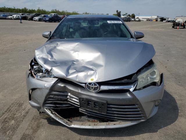 4T1BF1FK5FU085131 - 2015 TOYOTA CAMRY LE SILVER photo 5