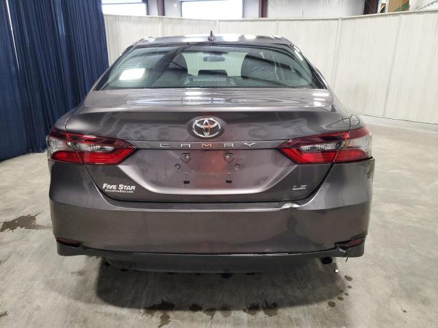 4T1C11AK9MU587132 - 2021 TOYOTA CAMRY LE GRAY photo 6