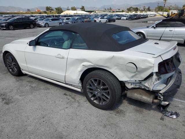 1ZVBP8EMXD5248065 - 2013 FORD MUSTANG WHITE photo 2