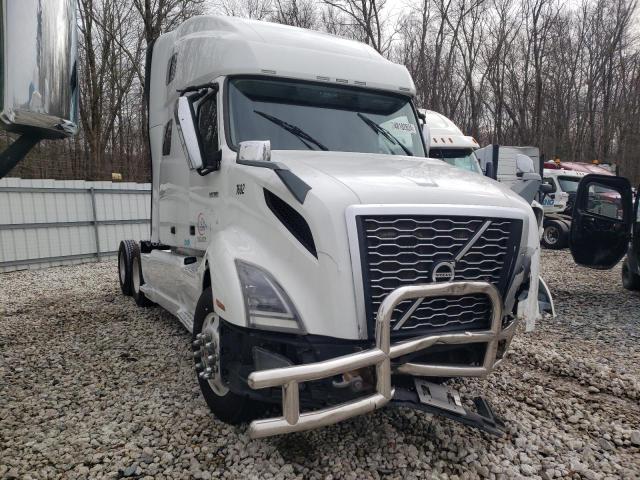 4V4NC9EH5KN897682 - 2019 VOLVO VN VNL WHITE photo 1