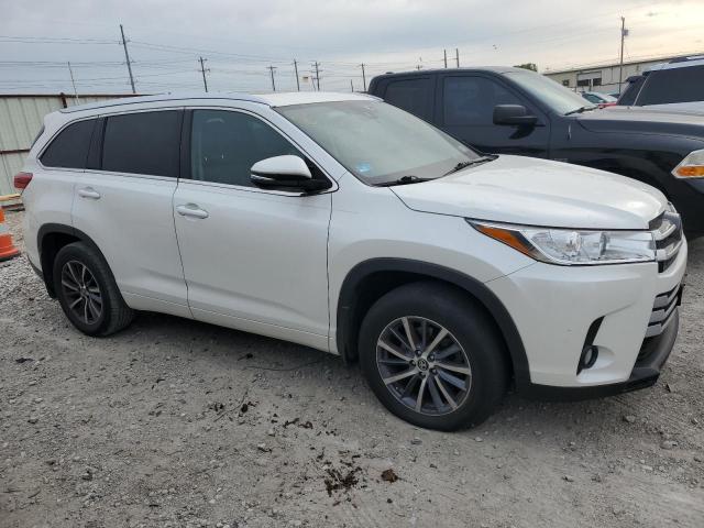 5TDJZRFH9JS525553 - 2018 TOYOTA HIGHLANDER SE WHITE photo 4