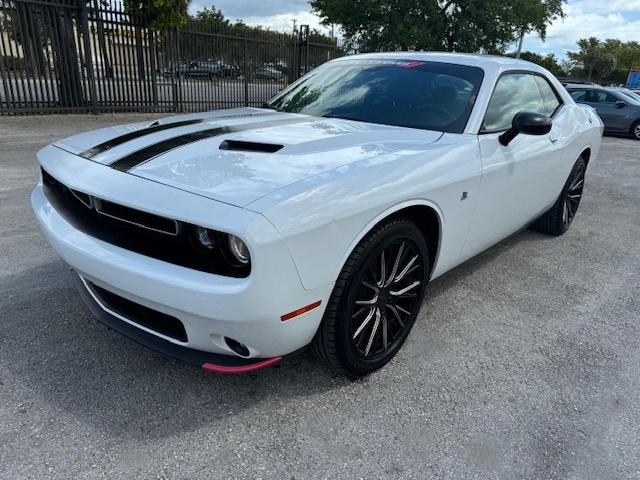 2C3CDZAG6KH672228 - 2019 DODGE CHALLENGER SXT WHITE photo 1