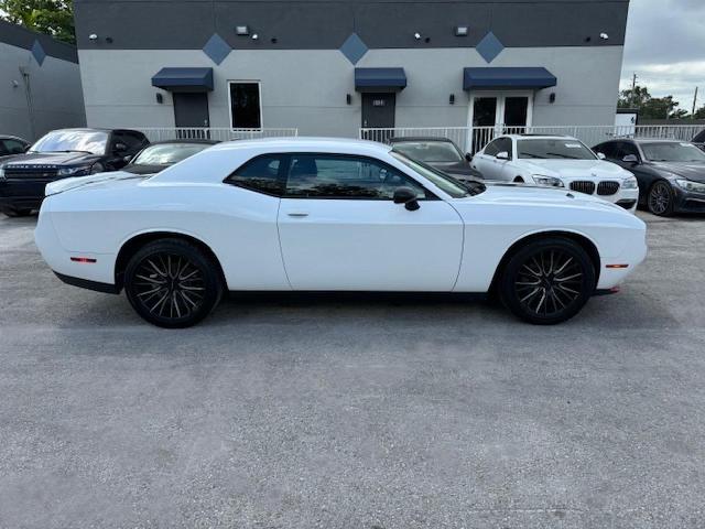 2C3CDZAG6KH672228 - 2019 DODGE CHALLENGER SXT WHITE photo 13