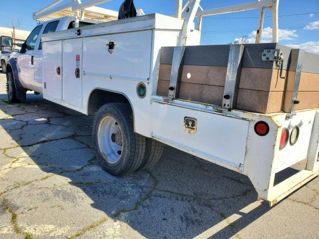 1FDAW56R18EC12812 - 2008 FORD F550 SUPER DUTY WHITE photo 3