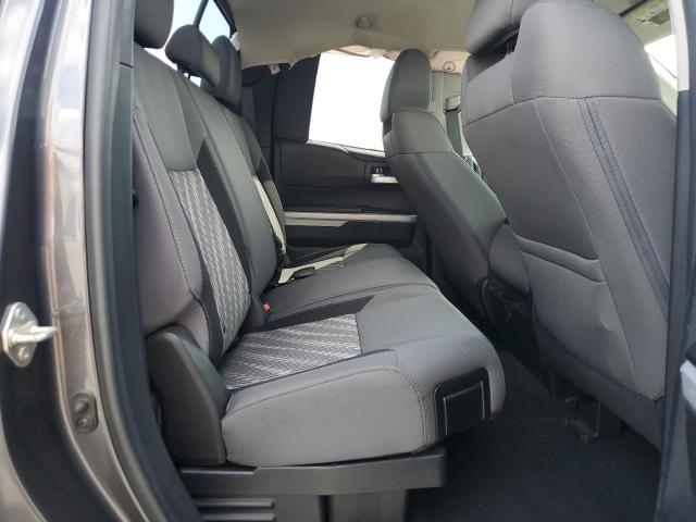 5TFRM5F16JX127319 - 2018 TOYOTA TUNDRA DOUBLE CAB SR/SR5 CHARCOAL photo 10