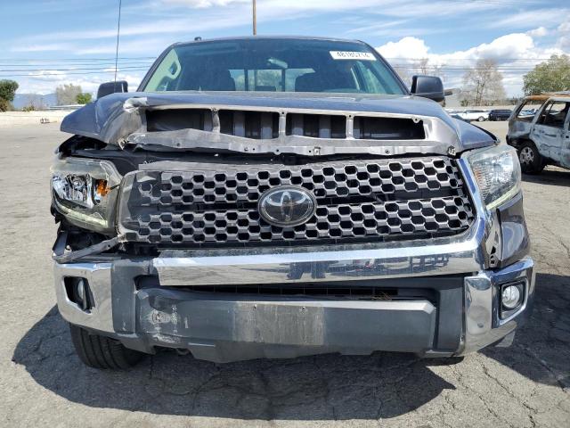 5TFRM5F16JX127319 - 2018 TOYOTA TUNDRA DOUBLE CAB SR/SR5 CHARCOAL photo 5
