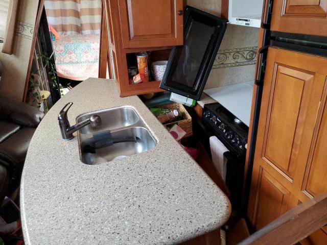 5SFCG4330CE238795 - 2012 HEARTLAND CYCLONE 双色 照片 9