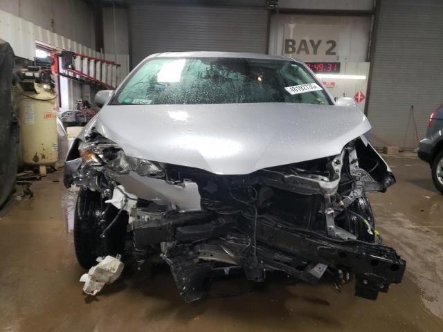 5TDYZ3DC3JS946347 - 2018 TOYOTA SIENNA XLE 银色 照片 5