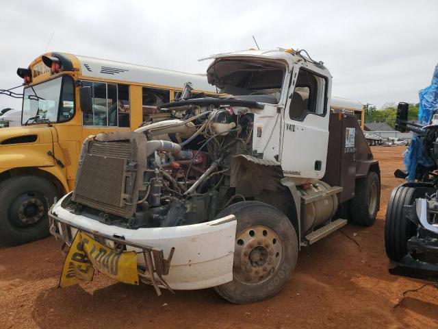 1M1AP01Y67N001462 - 2007 MACK 600 CXP600 WHITE photo 2