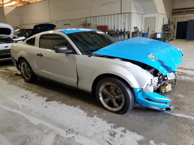 1ZVFT80N665154653 - 2006 FORD MUSTANG BLUE photo 4