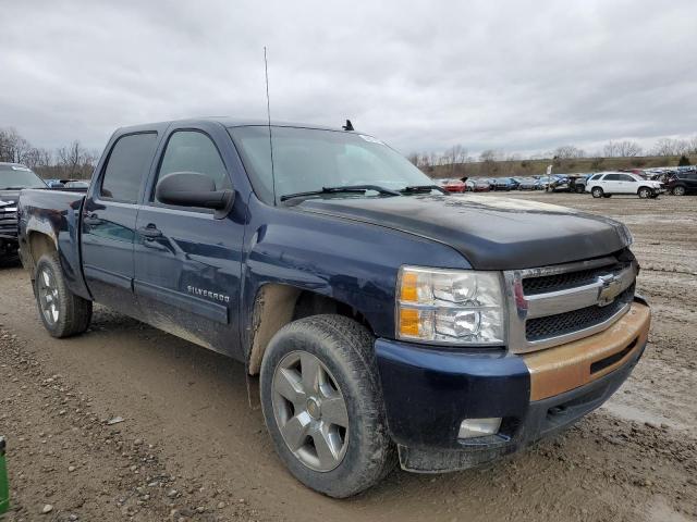 1GCPKSE35BF207989 - 2011 CHEVROLET SILVERADO K1500 LT BLUE photo 4