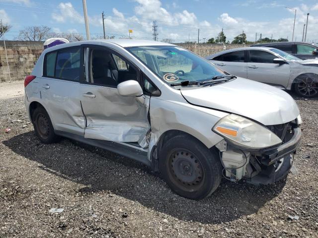 3N1BC13E59L381036 - 2009 NISSAN VERSA S GRAY photo 4