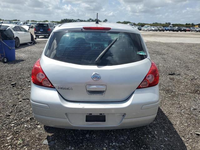 3N1BC13E59L381036 - 2009 NISSAN VERSA S GRAY photo 6