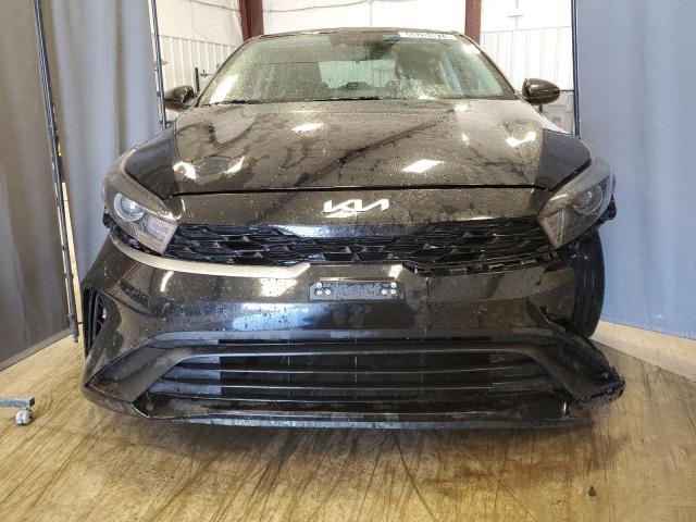 3KPF24AD6PE612752 - 2023 KIA FORTE LX BLACK photo 5