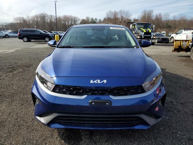 3KPF24AD9RE723850 - 2024 KIA FORTE LX BLUE photo 5