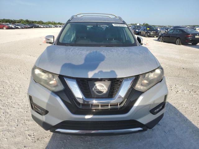 KNMAT2MT8HP575025 - 2017 NISSAN ROGUE S SILVER photo 5