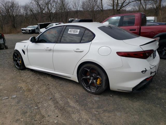 ZARFAEAV2H7556611 - 2017 ALFA ROMEO GIULIA QUADRIFOGLIO WHITE photo 2