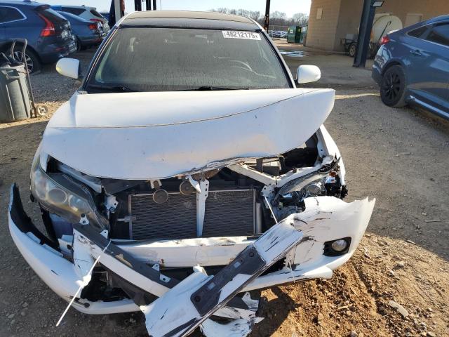 JTKJF5C72B3015781 - 2011 TOYOTA SCION TC WHITE photo 5