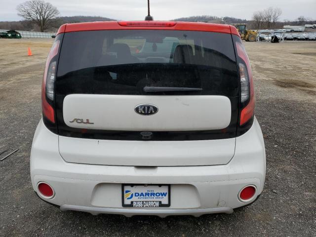 KNDJP3A54J7553254 - 2018 KIA SOUL + WHITE photo 6