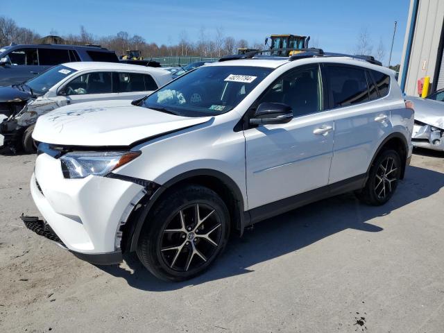 JTMJFREV4JD227858 - 2018 TOYOTA RAV4 SE WHITE photo 1