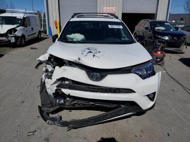 JTMJFREV4JD227858 - 2018 TOYOTA RAV4 SE WHITE photo 5