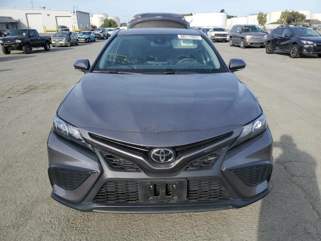 4T1S11AK4RU255733 - 2024 TOYOTA CAMRY SE NIGHT SHADE GRAY photo 5