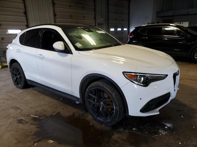 ZASFAKNN1J7B79012 - 2018 ALFA ROMEO STELVIO TI SPORT WHITE photo 4