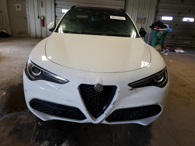 ZASFAKNN1J7B79012 - 2018 ALFA ROMEO STELVIO TI SPORT WHITE photo 5