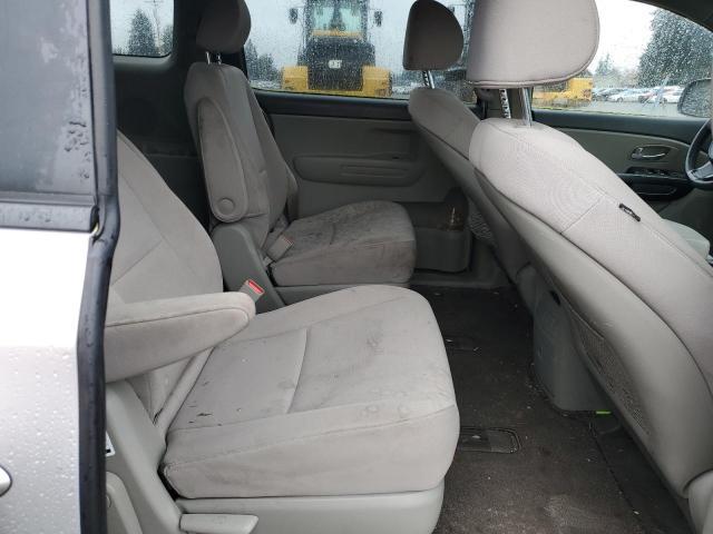 KNDMB5C19F6025434 - 2015 KIA SEDONA LX SILVER photo 11