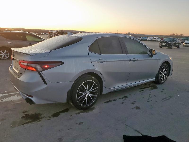 4T1G11AK4RU893633 - 2024 TOYOTA CAMRY SE NIGHT SHADE SILVER photo 3