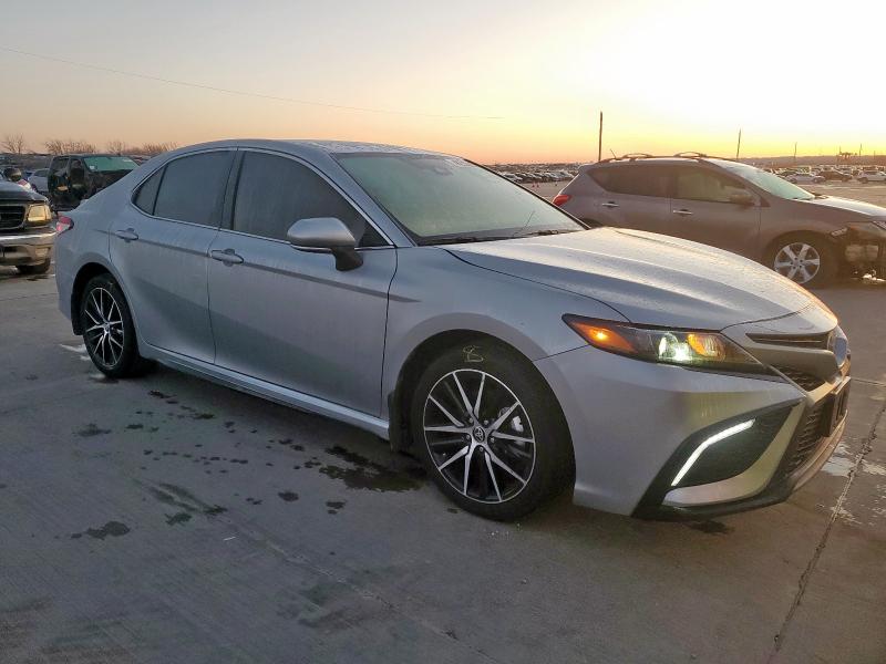 4T1G11AK4RU893633 - 2024 TOYOTA CAMRY SE NIGHT SHADE SILVER photo 4