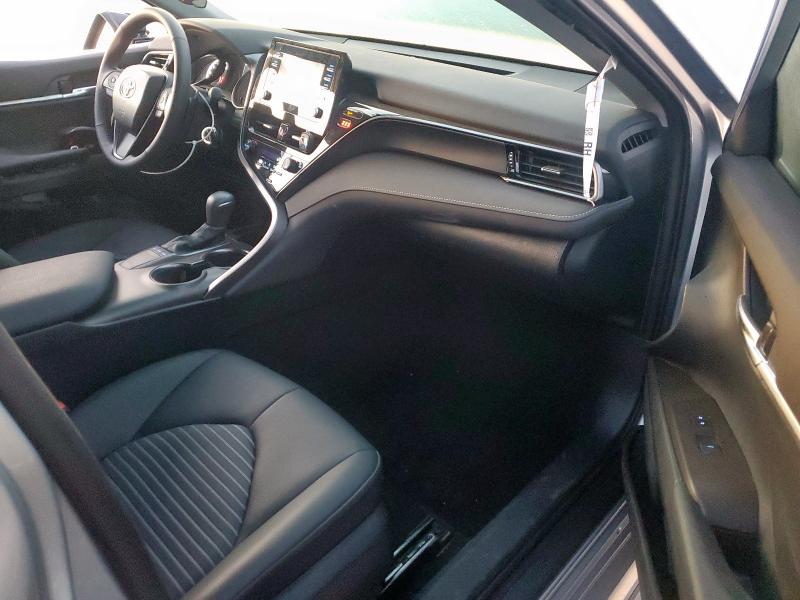 4T1G11AK4RU893633 - 2024 TOYOTA CAMRY SE NIGHT SHADE SILVER photo 8