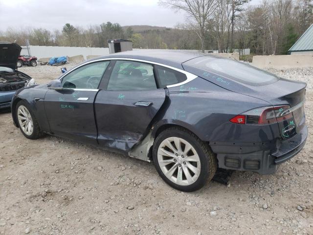 5YJSA1E27HF196649 - 2017 TESLA MODEL S ნაცრისფერი ფოტო 2